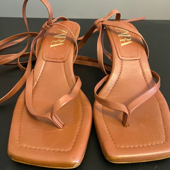 tan/brown heels - Picture 5 of 6